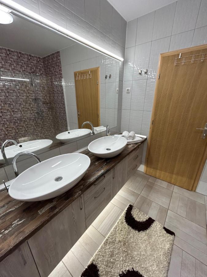 Sobe Zimmer Frei Pozega Exterior foto