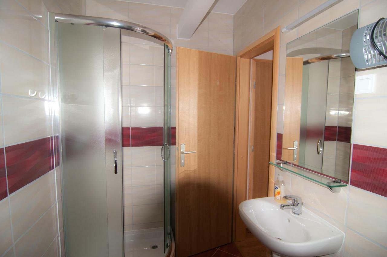 Sobe Zimmer Frei Pozega Exterior foto